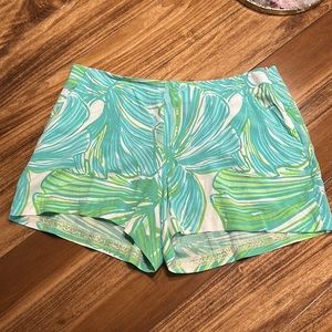 Lilly Pulitzer size 6 low rise shorts